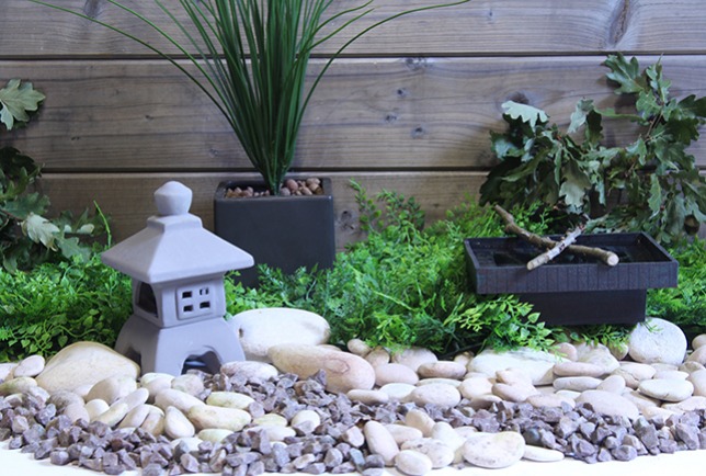 Jardin Zen Miniature Avec Bonsaï Et Galets Créés Avec L'ia Générative